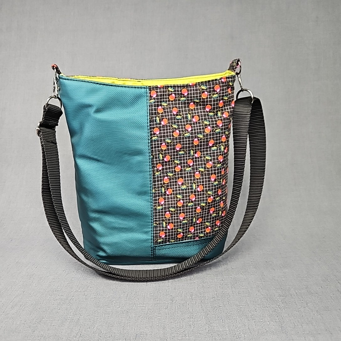 Bucket bag