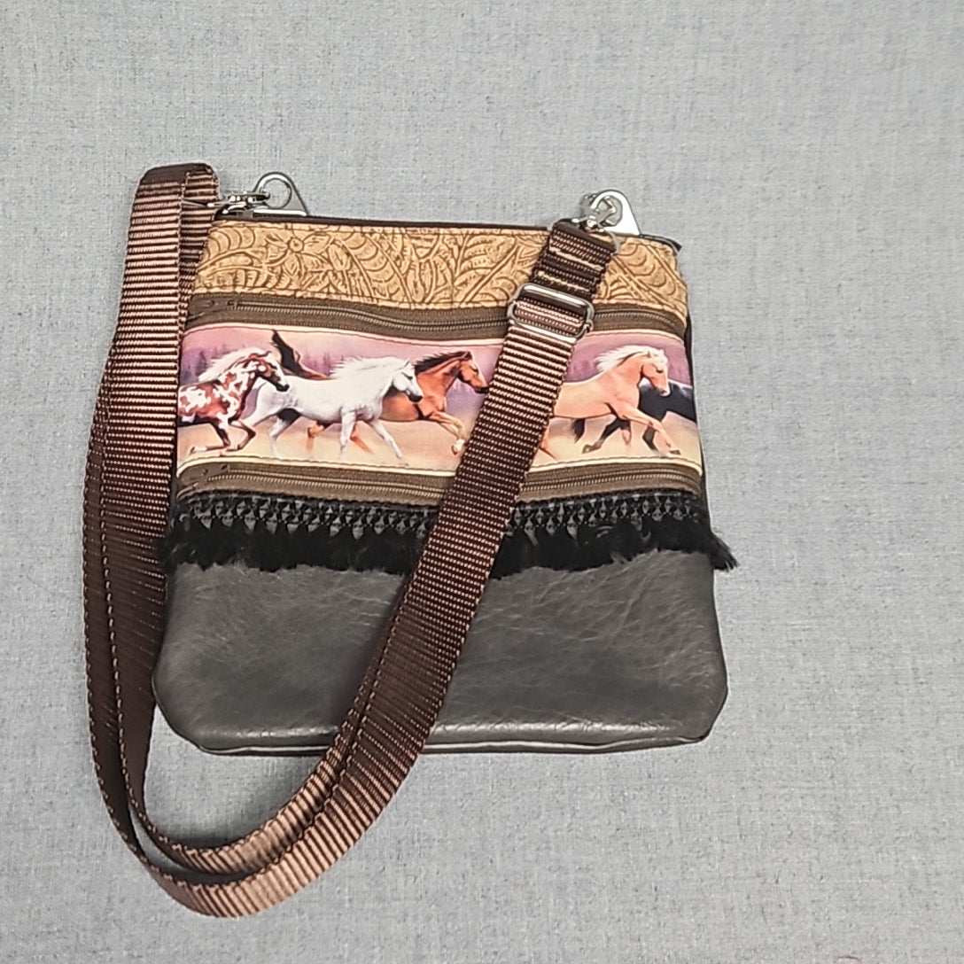 Zippy- Small crossbody